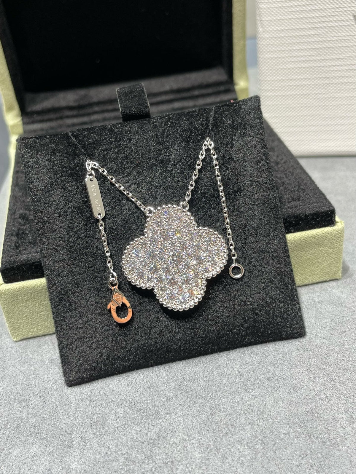 [LumiVibe]CLOVER 25MM LARGE PENDANT DIAMOND PAVED SILVER NECKLACE
