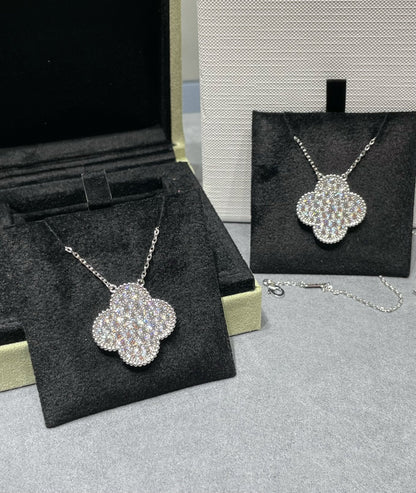 [LumiVibe]CLOVER 25MM LARGE PENDANT DIAMOND PAVED SILVER NECKLACE