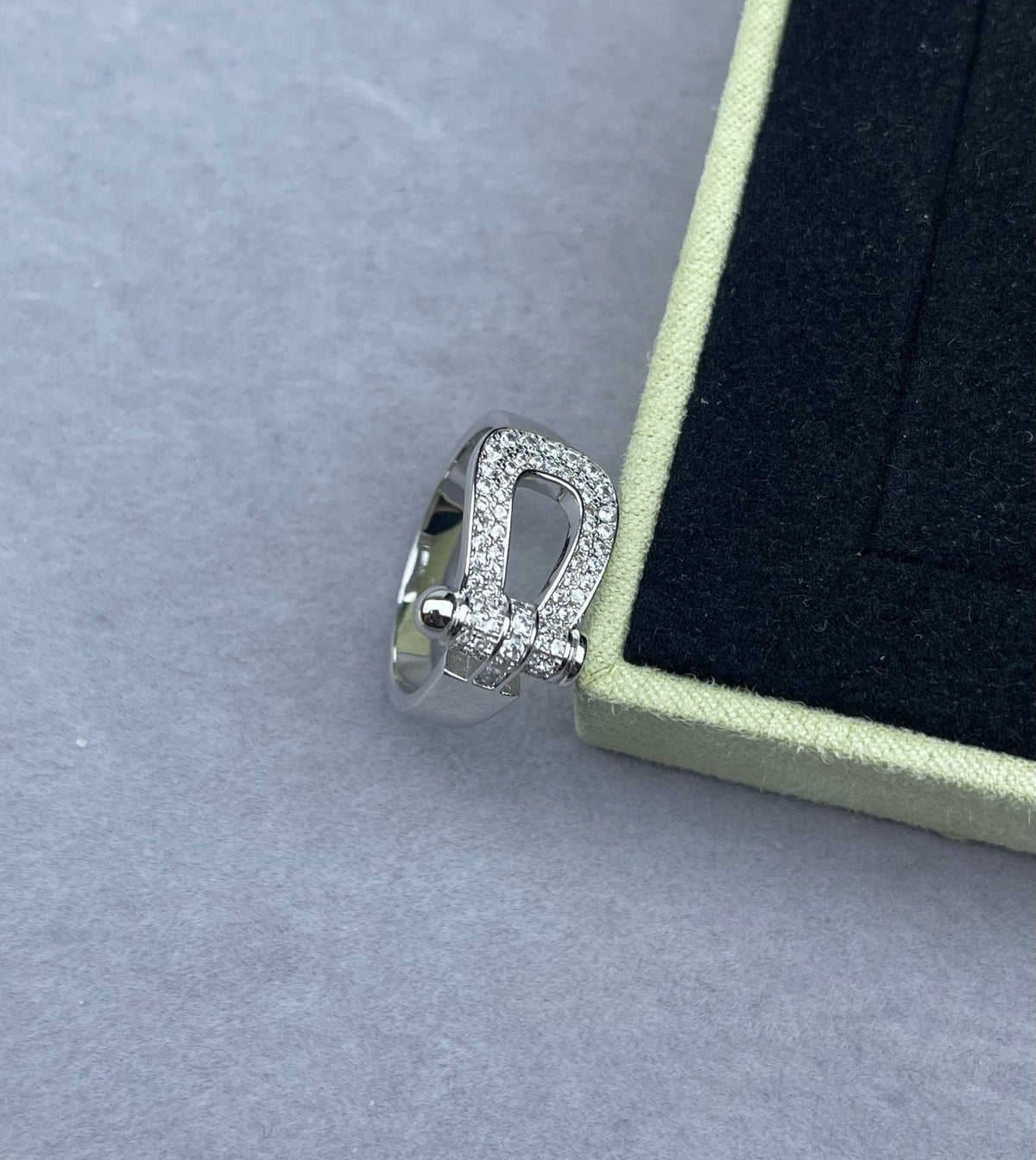 [LumiVibe]Wide Hoof-Shaped Diamond-Studded Ring
