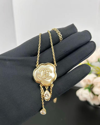 [LumiVibe]Cloud Pearl Mother-of-Pearl Diamond Chain Pendant Necklace