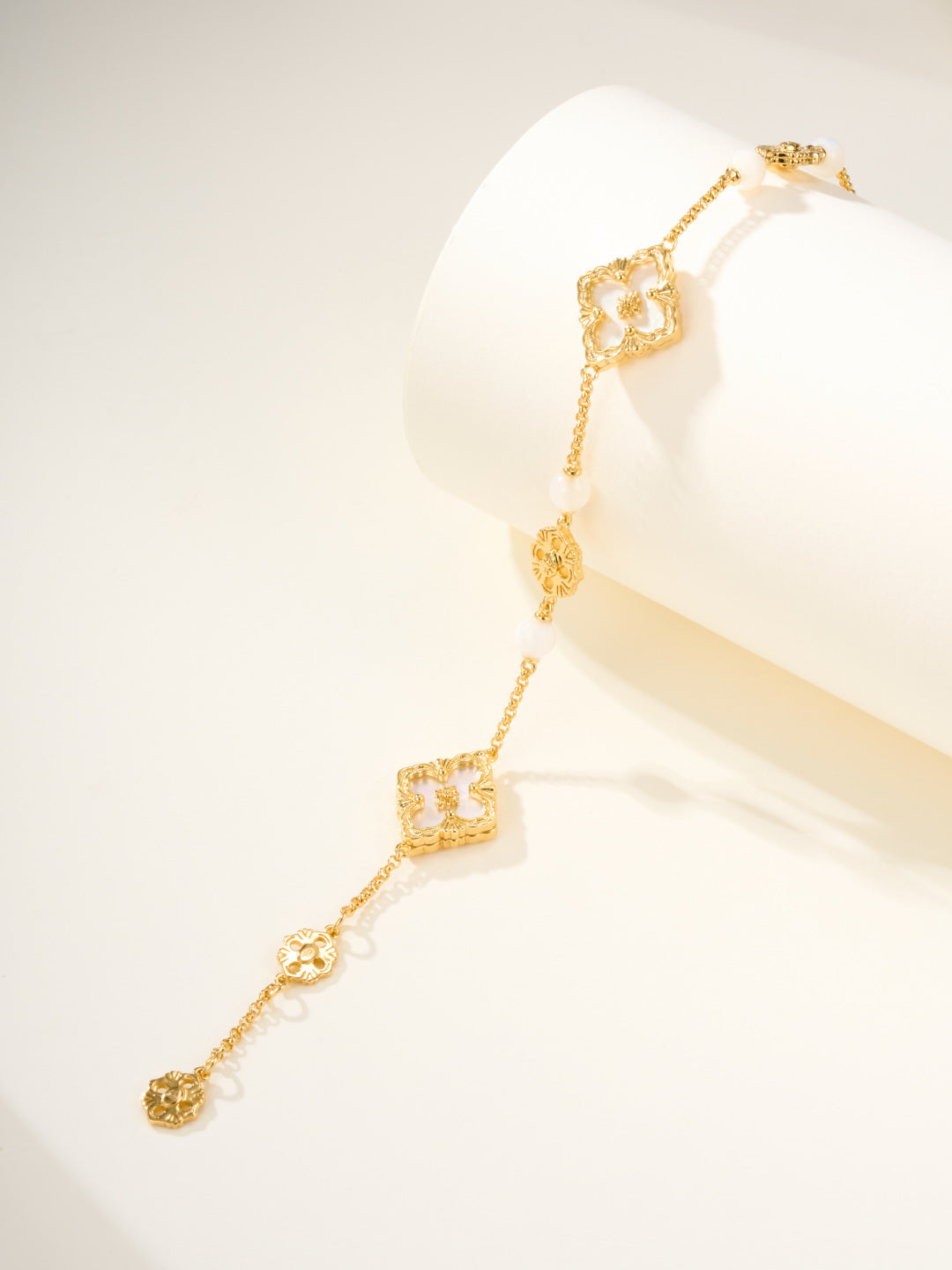 [LumiVibe]B.C.L ENAMELED Three-Flower Bracelet（Trumpet)