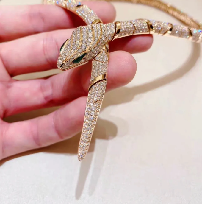 [LumiVibe]HAUTE COUTURE GOLD SERPENTI NECKLACE
