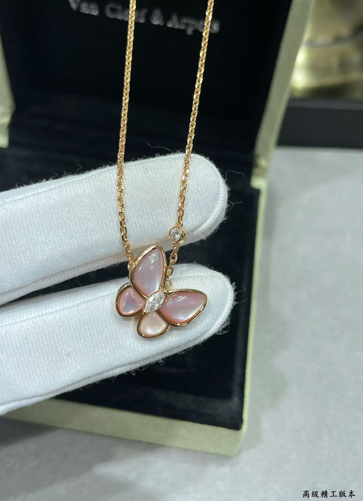 [LumiVibe]BUTTERFLY PINK MOTHER-OF-PEARL DIAMOND NECKLACE