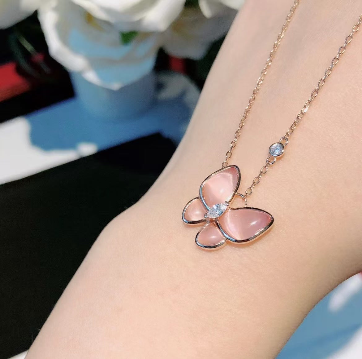 [LumiVibe]BUTTERFLY PINK MOTHER-OF-PEARL DIAMOND NECKLACE
