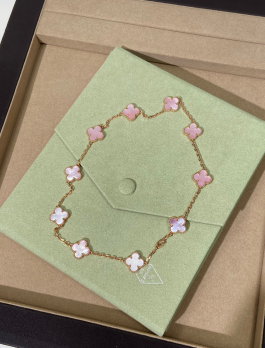 [LumiVibe Jewellery] Pink Necklace with Ten Clover Designs