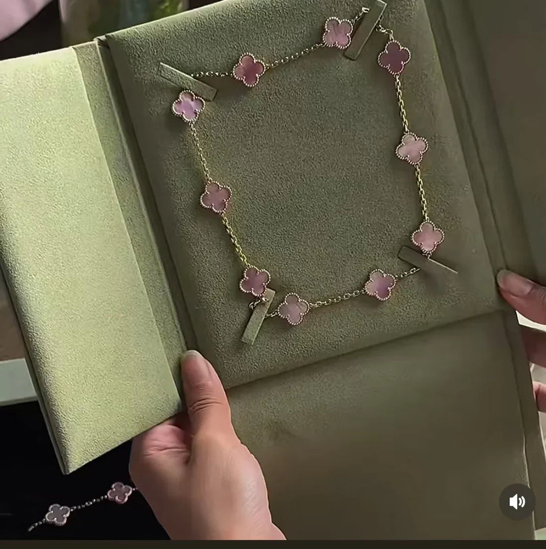 [LumiVibe Jewellery] Pink Necklace with Ten Clover Designs