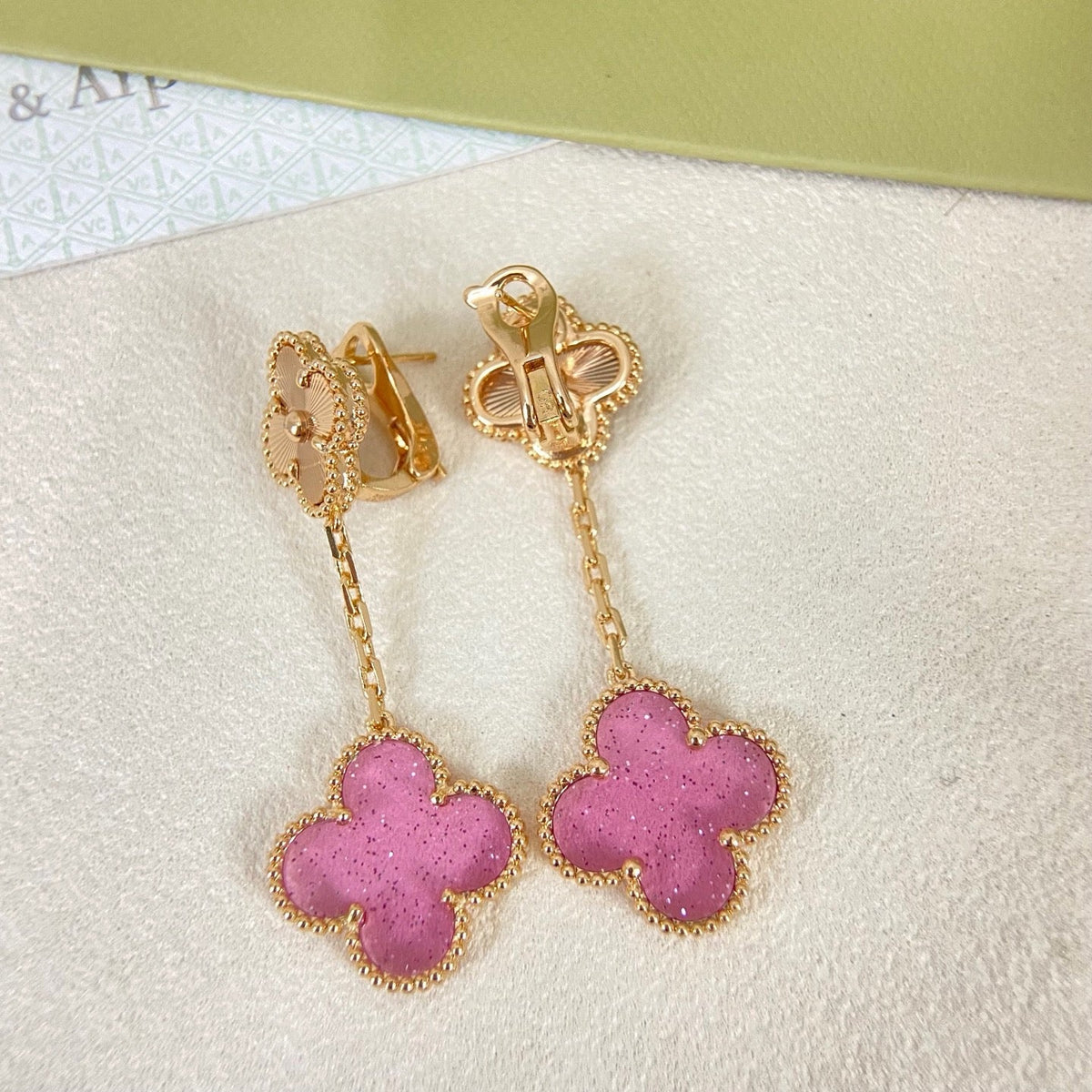 [Lumivibe]2026 NEW CLOVER 2 MOTIF  BUBBLE PINK ENAMEL