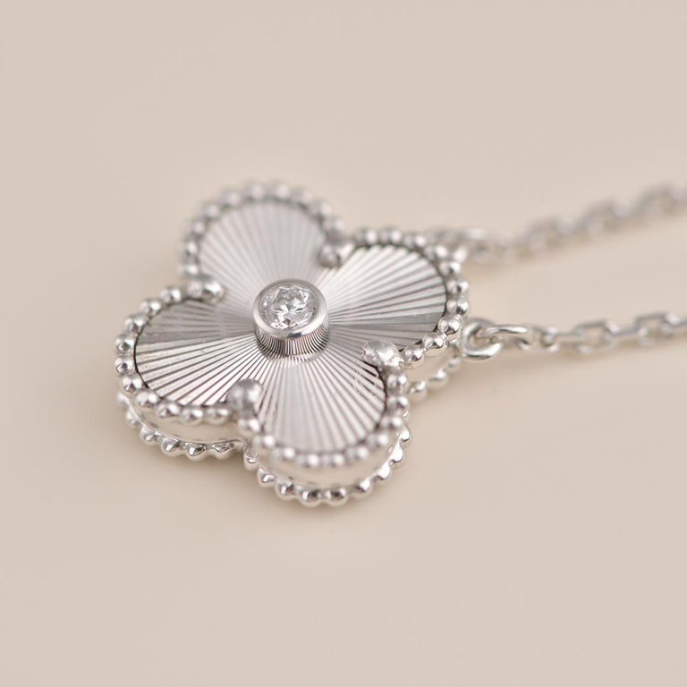 [LumiVibe]CLOVER  15MM DIAMOND LASER NECKLACE SILVER