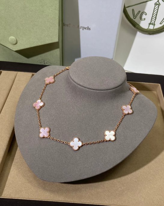 [LumiVibe Jewellery] Pink Necklace with Ten Clover Designs