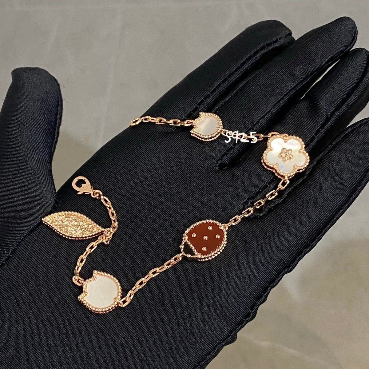 [LumiVibe]LUCKY SPRING 5 MOTIF BRACELET