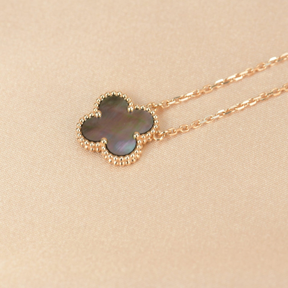 [LumiVibe]CLOVER 15MM  GRAY MOTHER OF PEARL NECKLACE