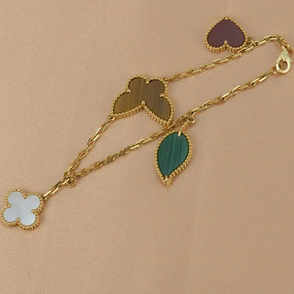 [LumiVibe]LUCKY SPRING 5 MOTIF GOLD BRACELET