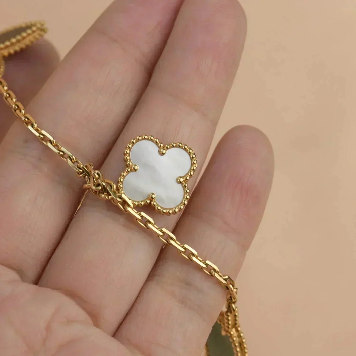 [LumiVibe]LUCKY SPRING 5 MOTIF GOLD BRACELET
