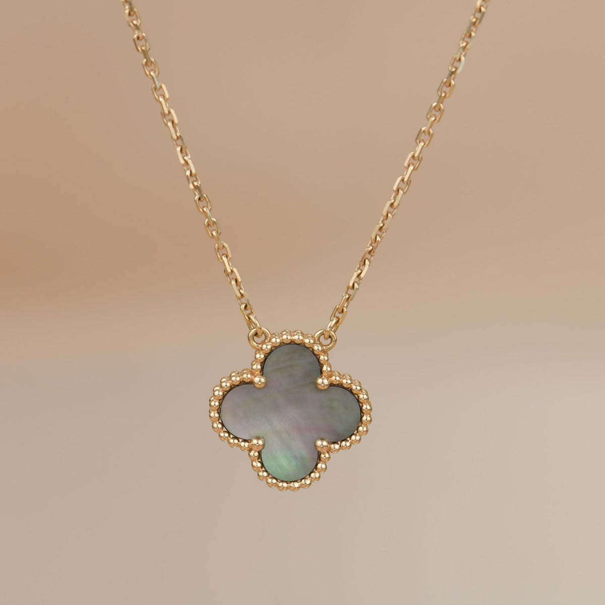 [LumiVibe]CLOVER 15MM  GRAY MOTHER OF PEARL NECKLACE