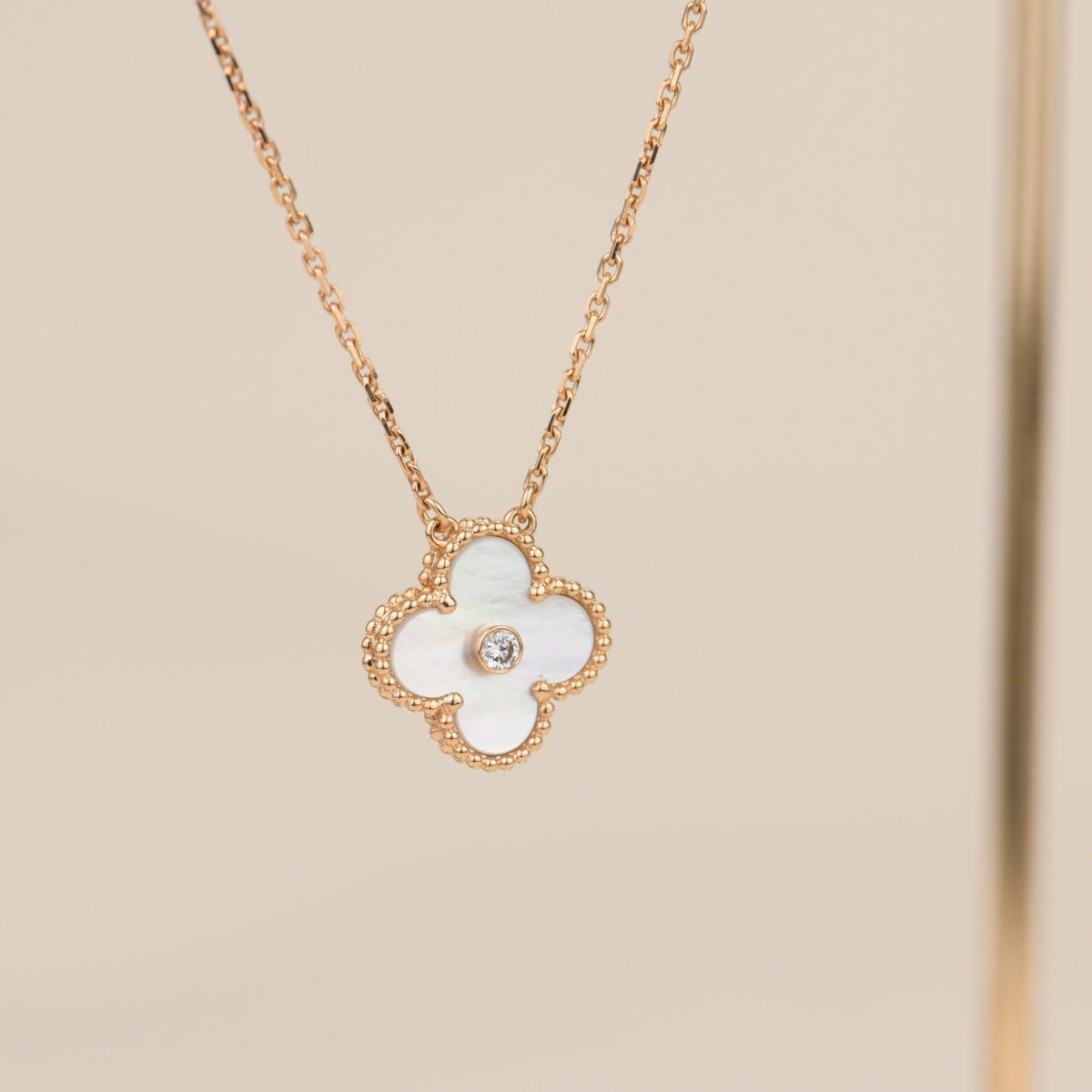 [LumiVibe]CLOVER 15MM DIAMOND WHITE FRITILLARIA NECKLACE