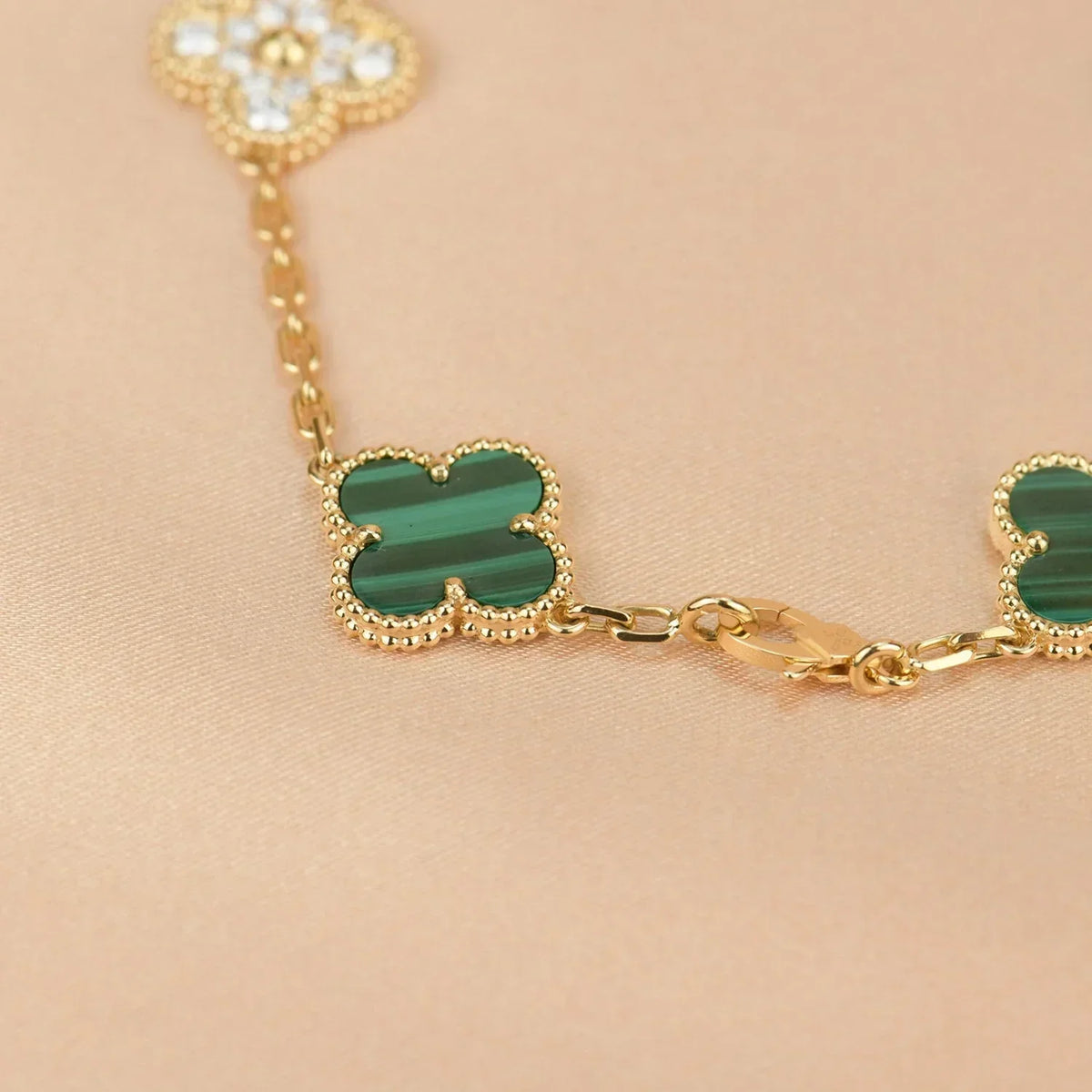 [LumiVibe] CLOVER 5 MOTIF MALACHITE BRACELET COLLECTION