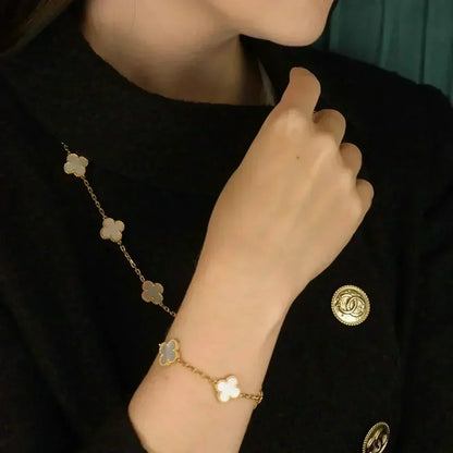 [LumiVibe]CLOVER WHITE PEARL MOP 5 MOTIF BRACELET COLLECTION
