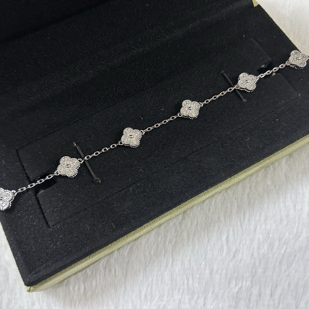 [LumiVibe]CLOVER 6 MOTIF DIAMOND BRACELET