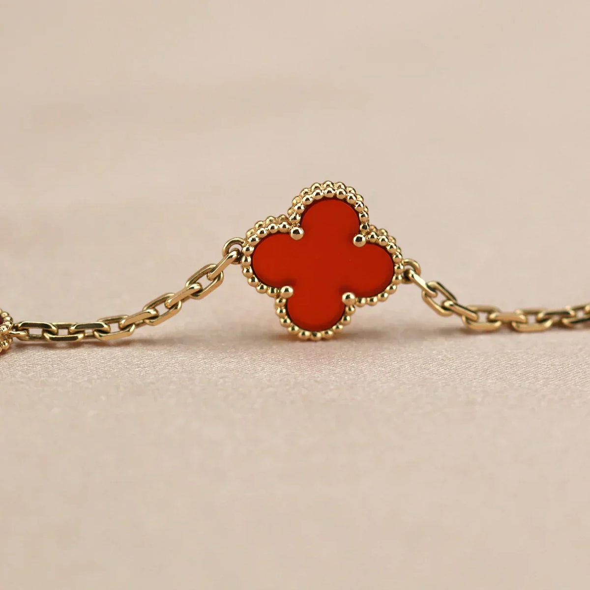 [LumiVibe] CLOVER 5 MOTIF RED CORNELIAN BRACELET COLLECTION