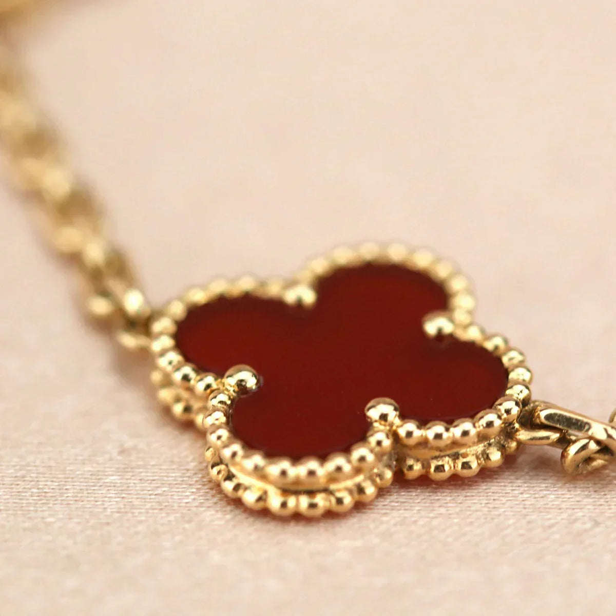 [LumiVibe] CLOVER 5 MOTIF RED CORNELIAN BRACELET COLLECTION