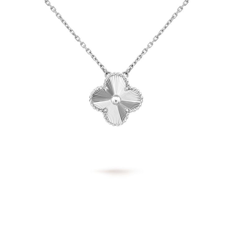 [LumiVibe]CLOVER 15MM LASER NECKLACE SILVER