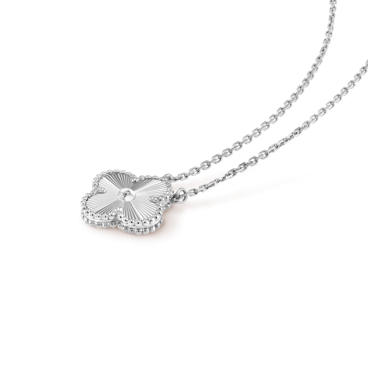 [LumiVibe]CLOVER 15MM LASER NECKLACE SILVER
