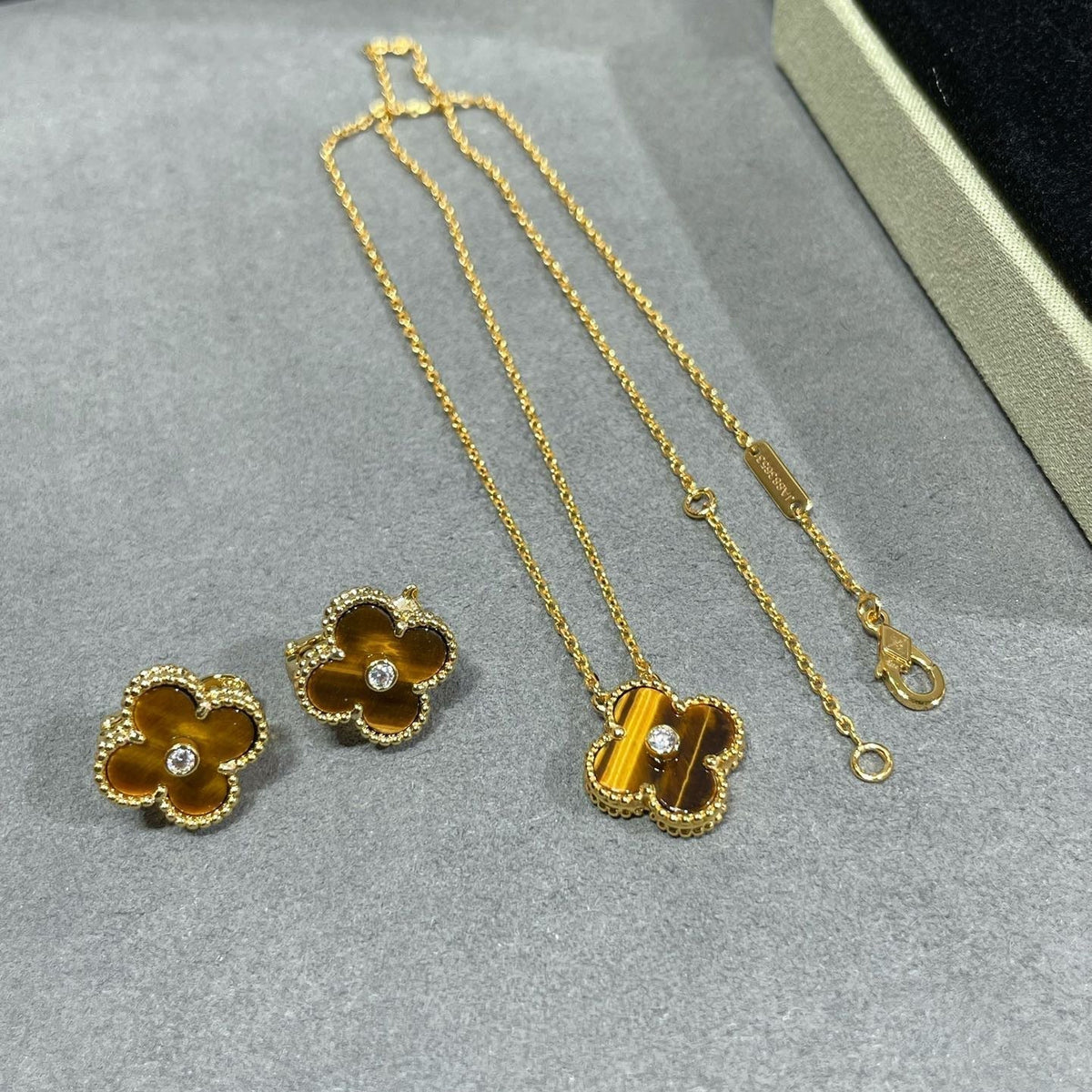 [LumiVibe]CLOVER 15MM DIAMOND AND YELLOW TIGER'S EYE AGATE necklace