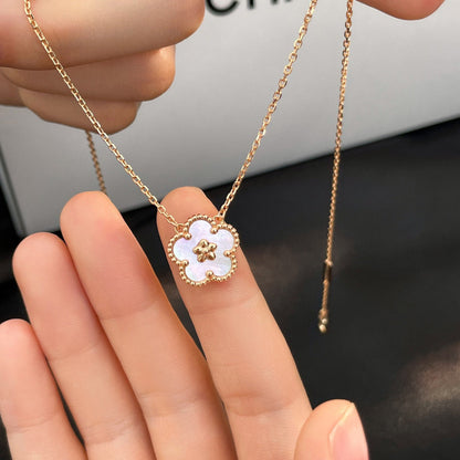 [LumiVibe]LUCKY  WHITE MOP  PLUM BLOSSOM NECKLACE