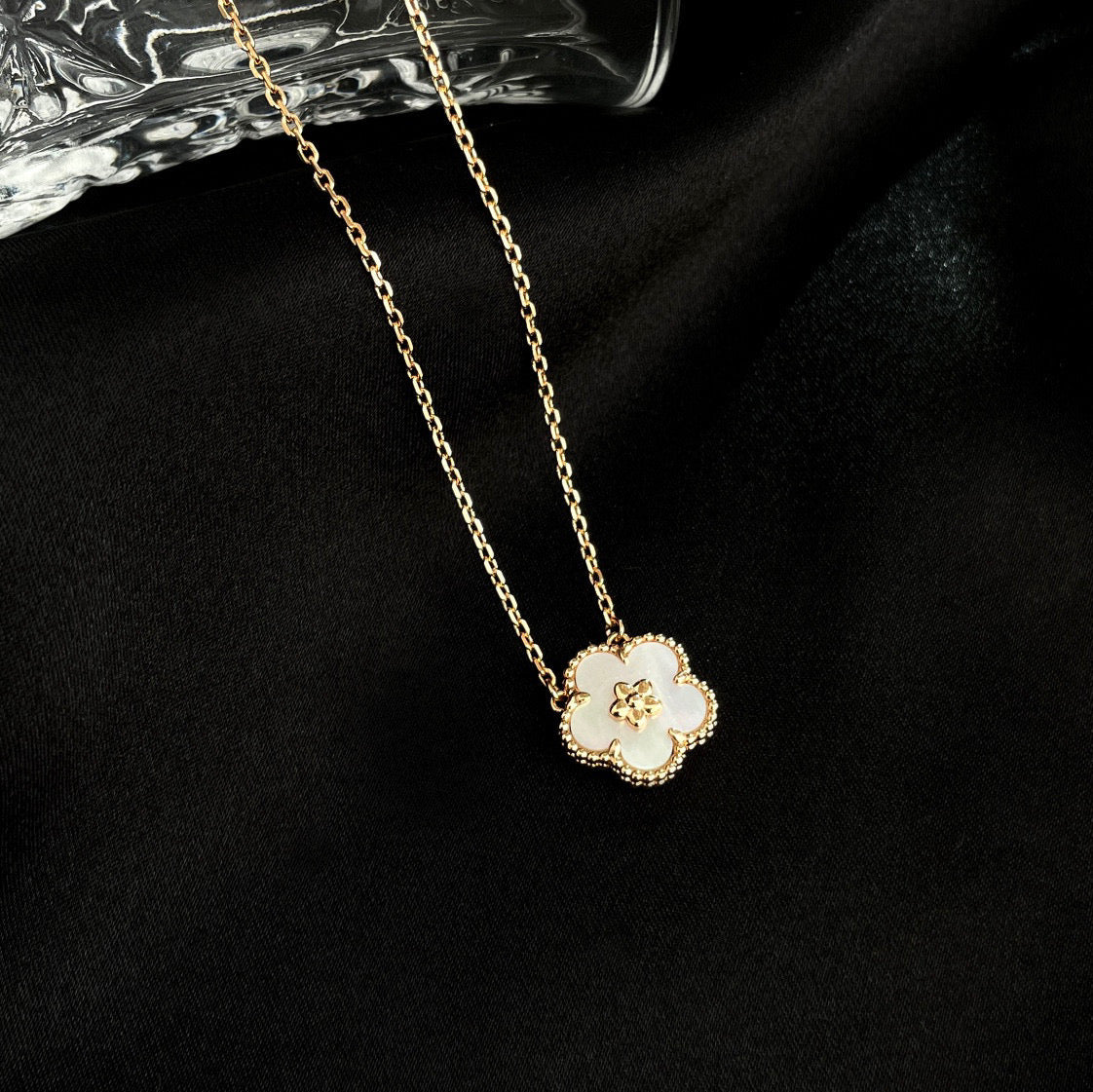 [LumiVibe]LUCKY  WHITE MOP  PLUM BLOSSOM NECKLACE
