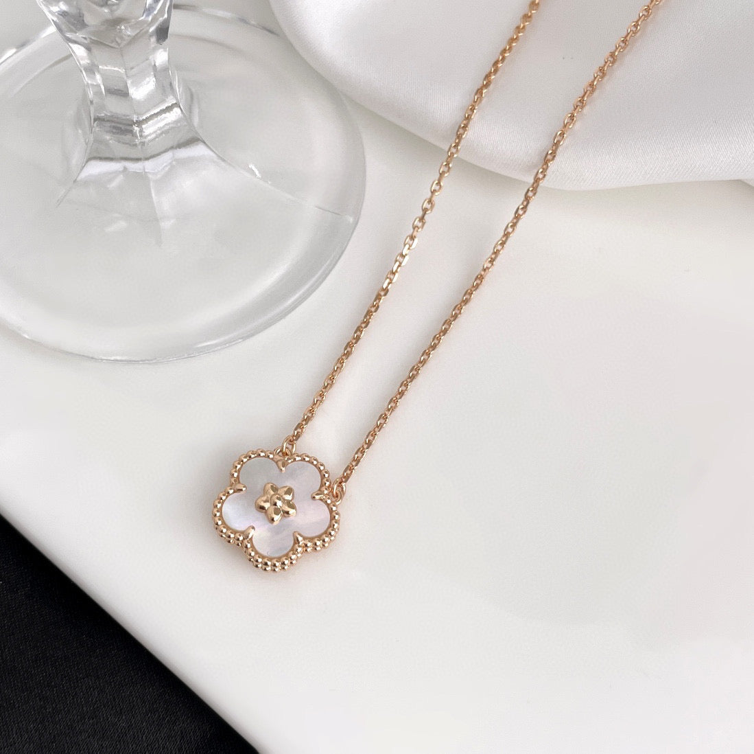 [LumiVibe]LUCKY  WHITE MOP  PLUM BLOSSOM NECKLACE