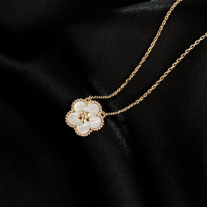 [LumiVibe]LUCKY  WHITE MOP  PLUM BLOSSOM NECKLACE