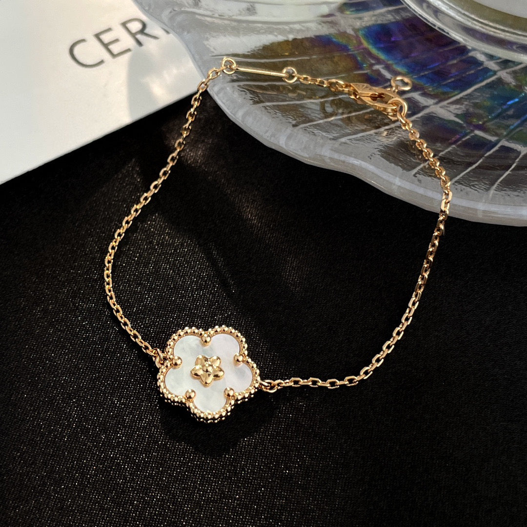 [LumiVibe]LUCKY WHITE MOP PLUM BLOSSOM  BRACELET