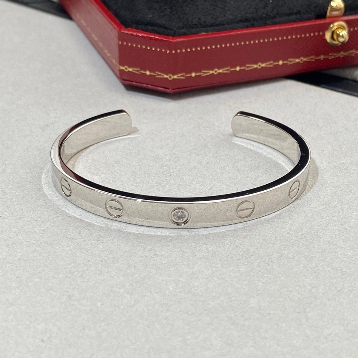 [LumiVibe]LOVE BRACELET 6.1MM 1 DIAMOND OPEN CUFF
