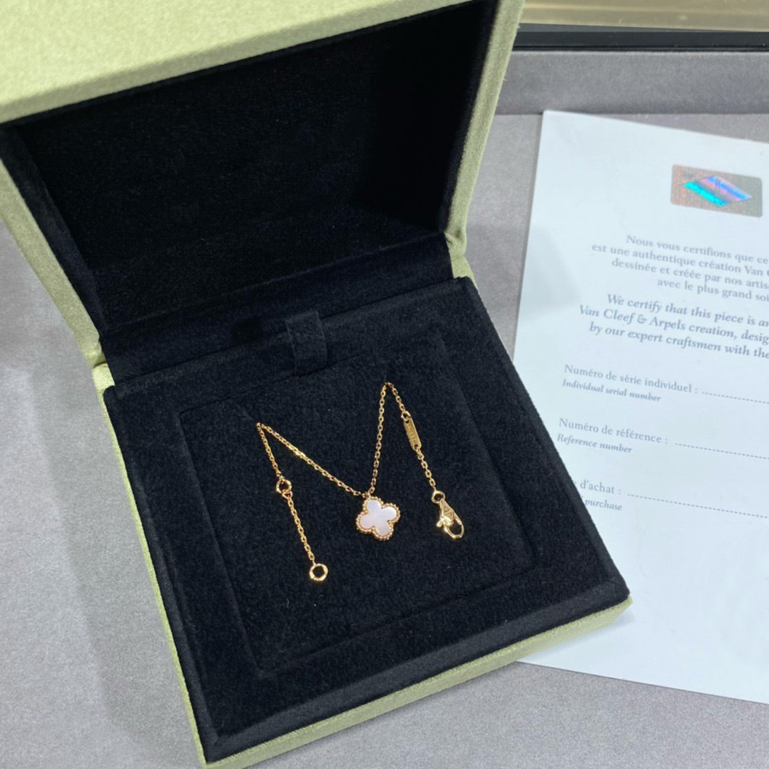 [LumiVibe]CLOVER 15MM PINK MOTHER-OF-PEARL SINGLE FLOWER NECKLACE