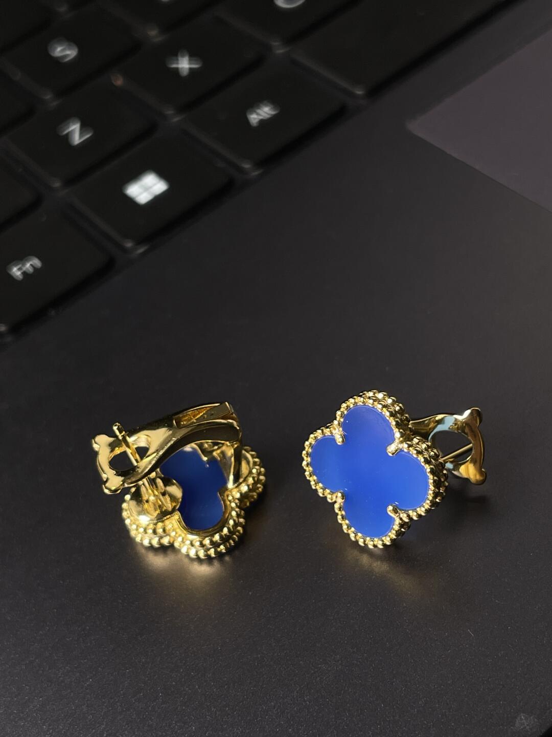[LumiVibe] CLOVER LARGE (20mm) 1 MOTIFS BLUE MOP STUD EARRINGS