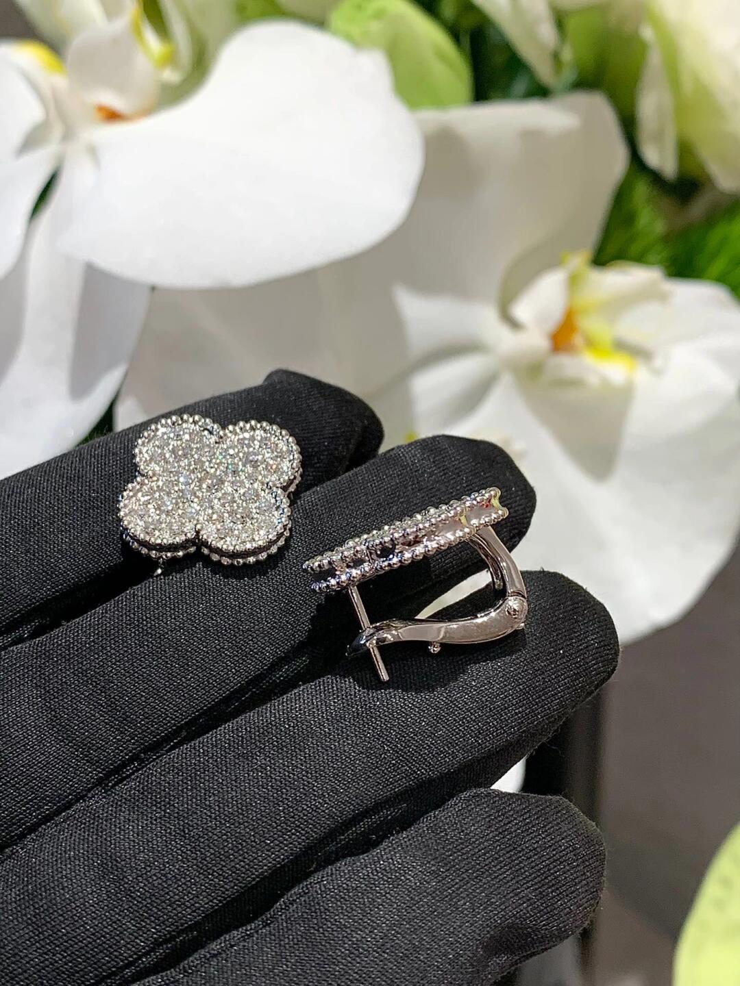 [LumiVibe]CLOVER 20MM MOTIFS DIAMOND STUD EARRINGS SILVER