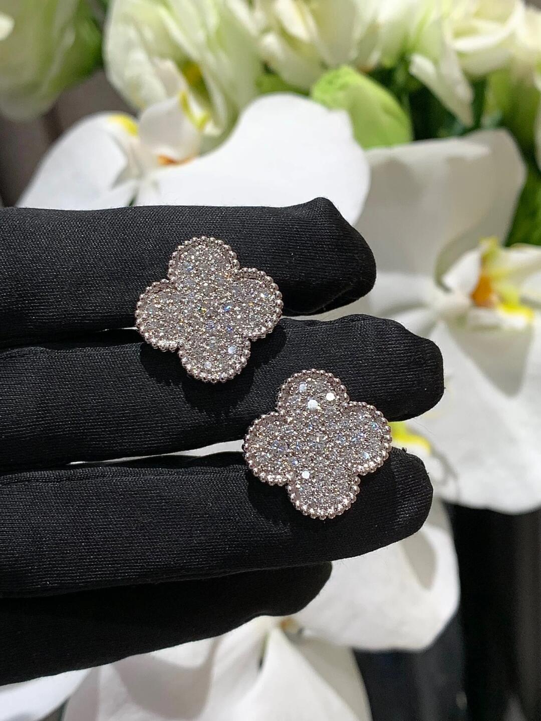 [LumiVibe]CLOVER 20MM MOTIFS DIAMOND STUD EARRINGS SILVER