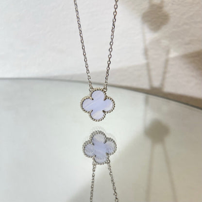 [LumiVibe]CLOVER 15MM BLUE CHALCEDONY NECKLACE SILVER