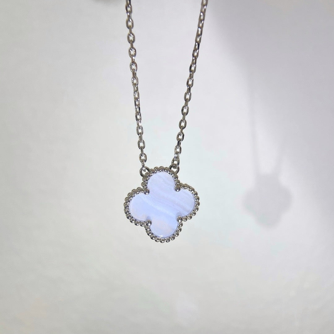 [LumiVibe]CLOVER 15MM BLUE CHALCEDONY NECKLACE SILVER
