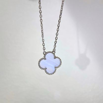 [LumiVibe]CLOVER 15MM BLUE CHALCEDONY NECKLACE SILVER
