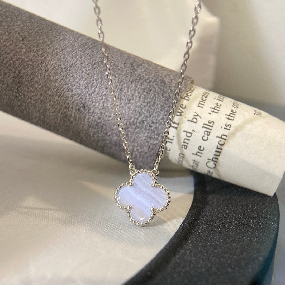 [LumiVibe]CLOVER 15MM BLUE CHALCEDONY NECKLACE SILVER