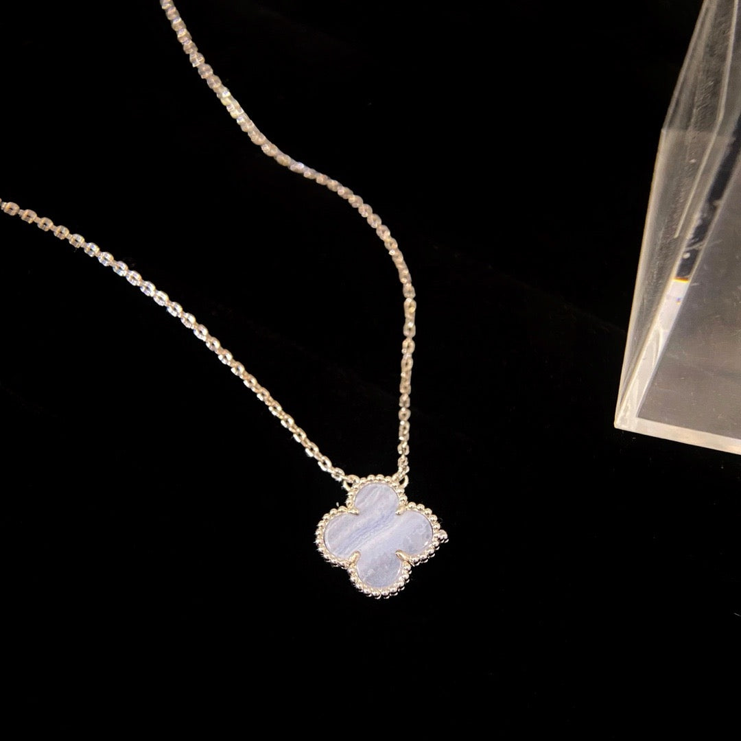 [LumiVibe]CLOVER 15MM BLUE CHALCEDONY NECKLACE SILVER