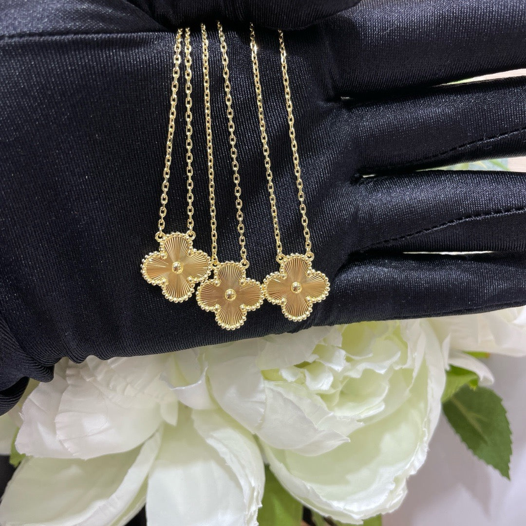 [LumiVibe]CLOVER 15MM LASER NECKLACE