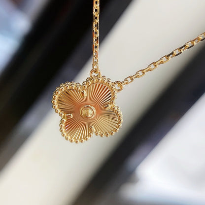 [LumiVibe]CLOVER 15MM LASER NECKLACE