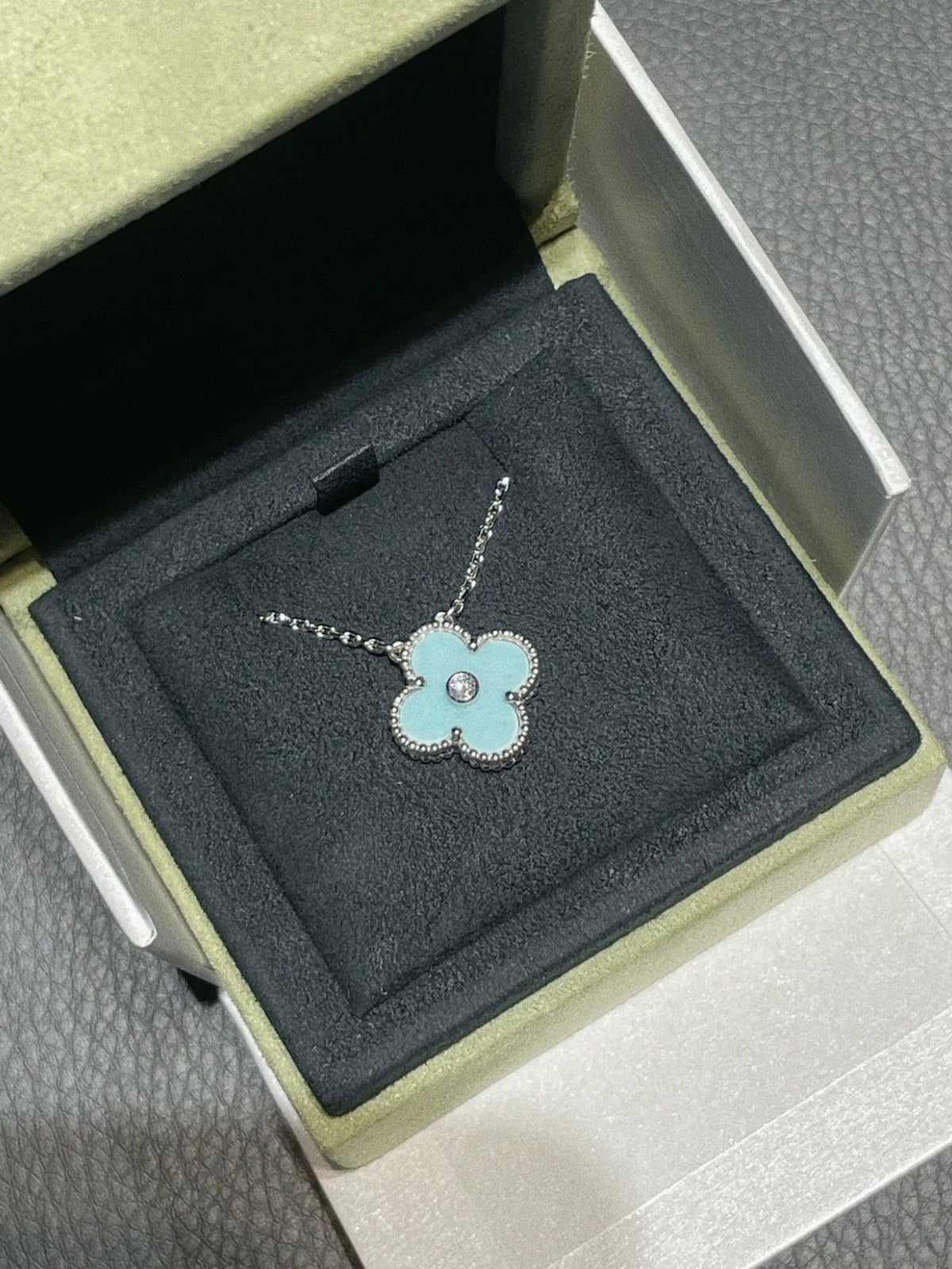 [LumiVibe]CLOVER 1 DIAMOND LIGHT BLUE SILVER NECKLACE