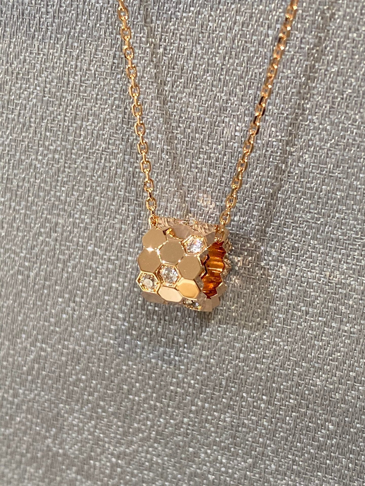 [LumiVibe]BEE LOVE DIAMOND NECKLACE