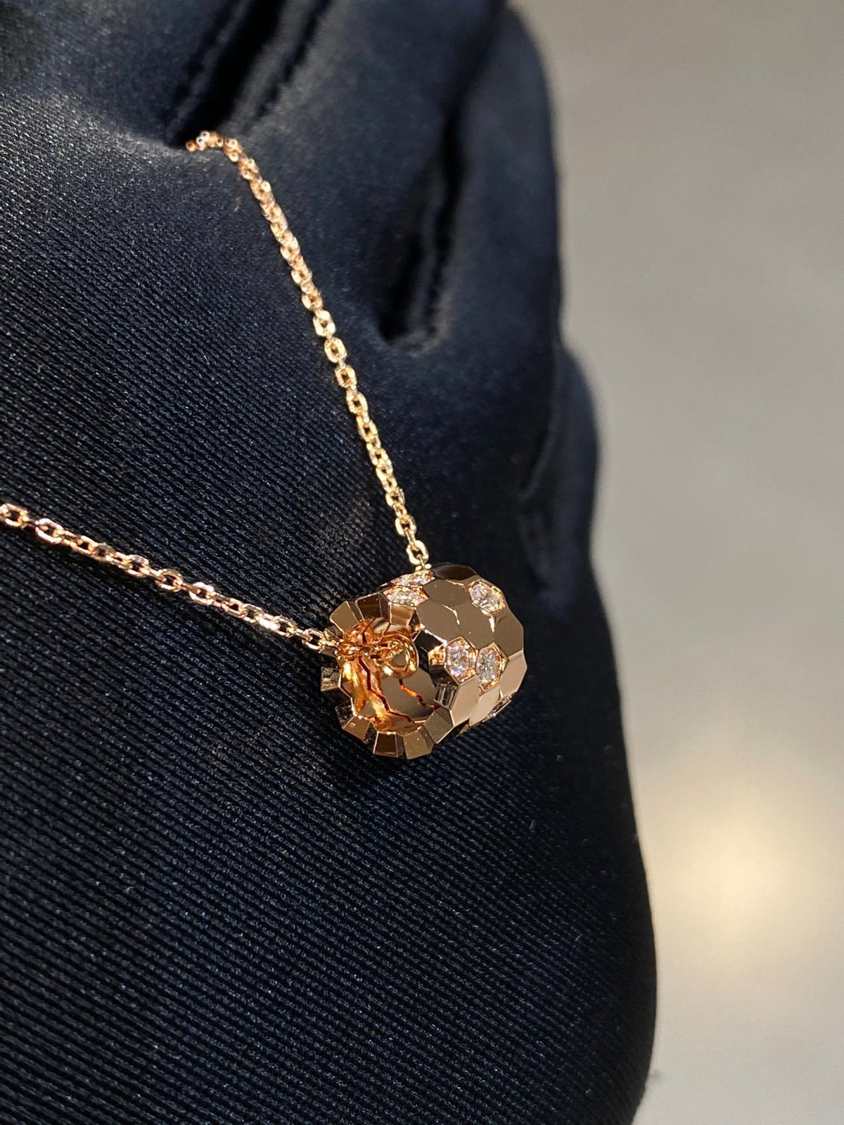 [LumiVibe]BEE LOVE DIAMOND NECKLACE