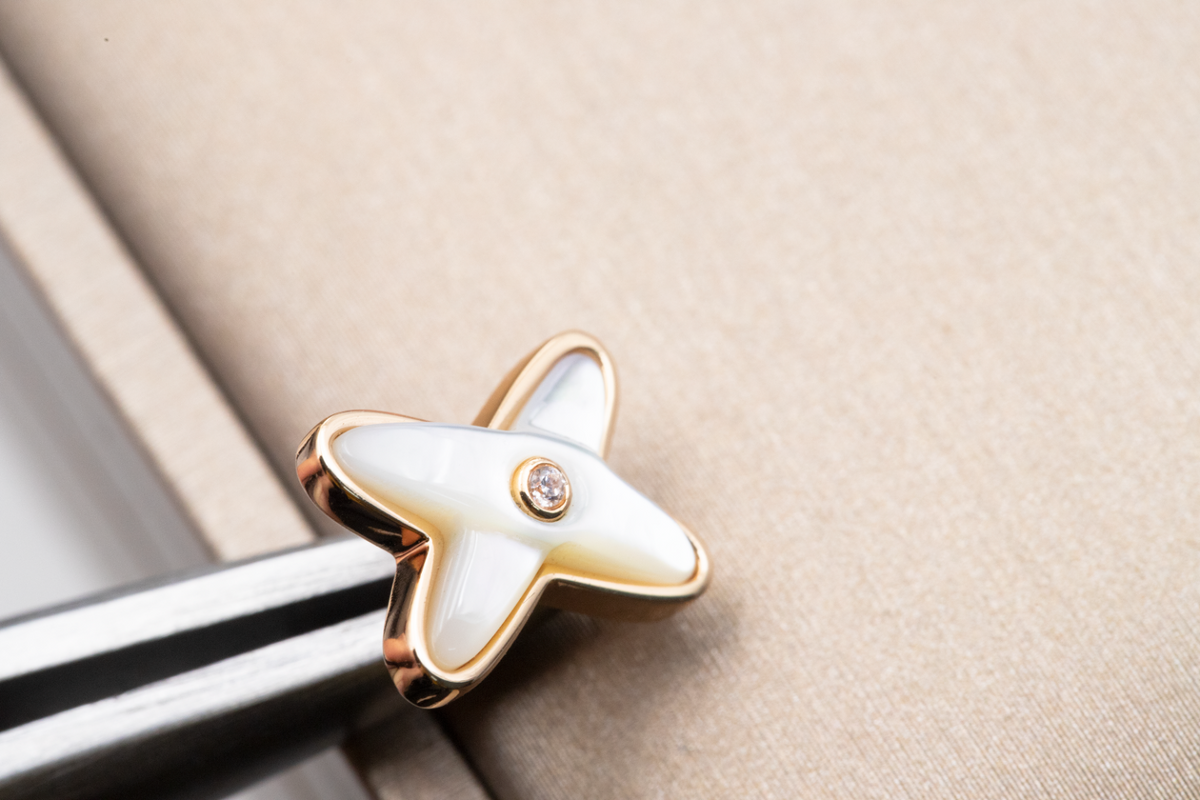 [LumiVibe]JEUX DE WHITE MOP ROSE GOLD DIAMOND EARRINGS