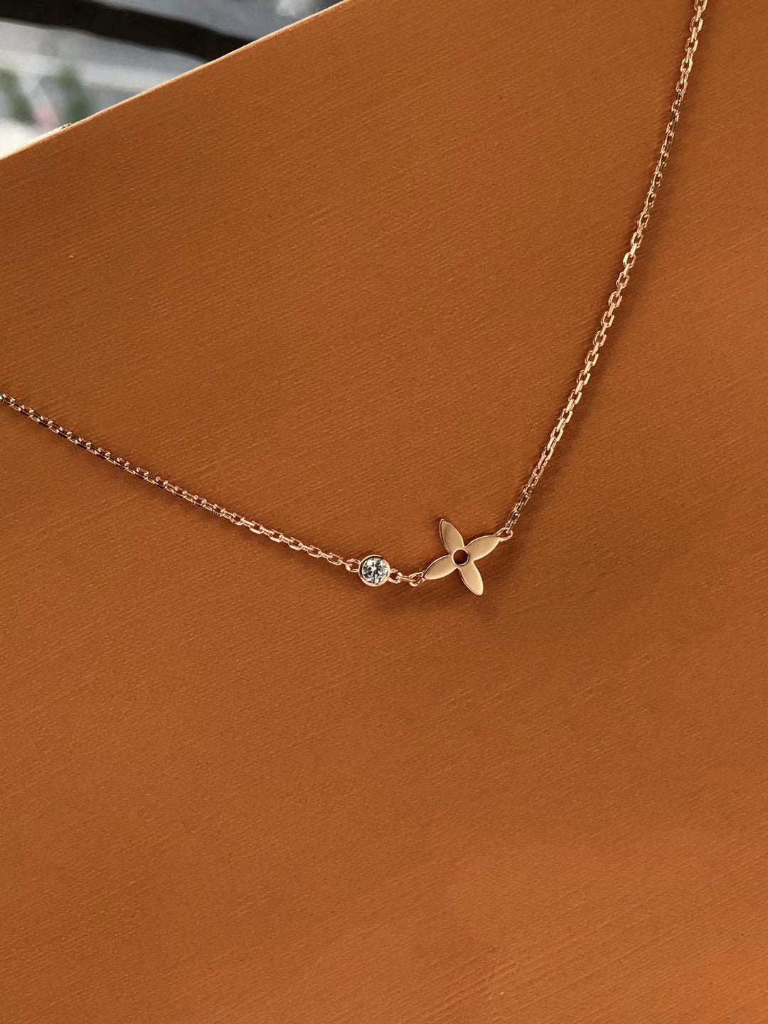 [LumiVibe]BLOSSOM PENDANT PINK GOLD AND DIAMOND