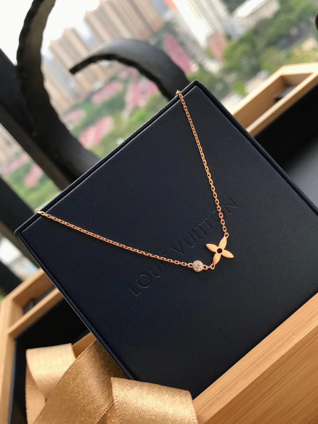 [LumiVibe]BLOSSOM PENDANT PINK GOLD AND DIAMOND